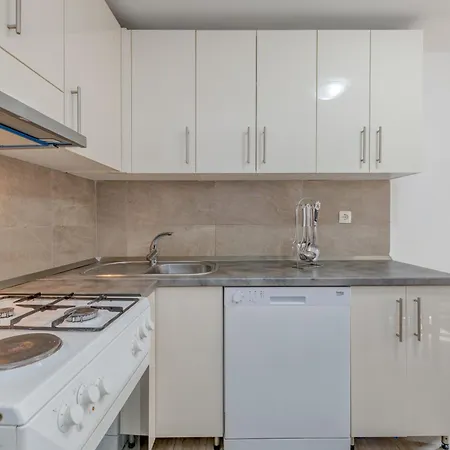 Diocletian's Corner, Three Bedroom