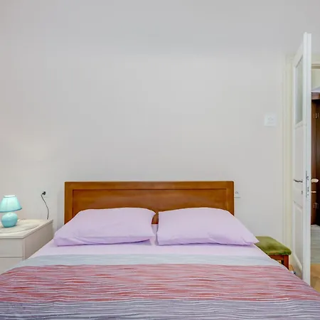 Diocletian's Corner, Three Bedroom 아파트 스플리트