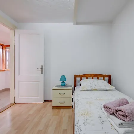 Diocletian's Corner, Three Bedroom 아파트 *
