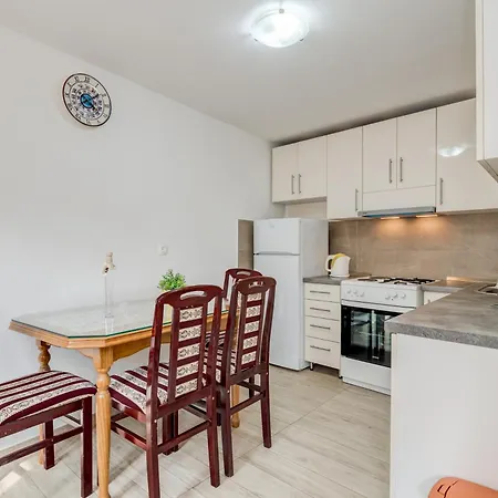 Diocletian's Corner, Three Bedroom