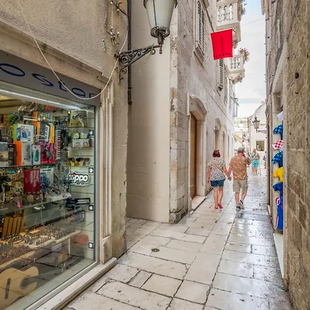 Diocletian's Corner, Three Bedroom *