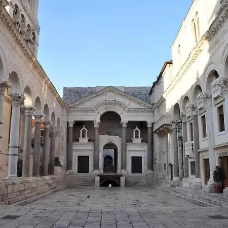 아파트 Diocletian's Corner, Three Bedroom *
