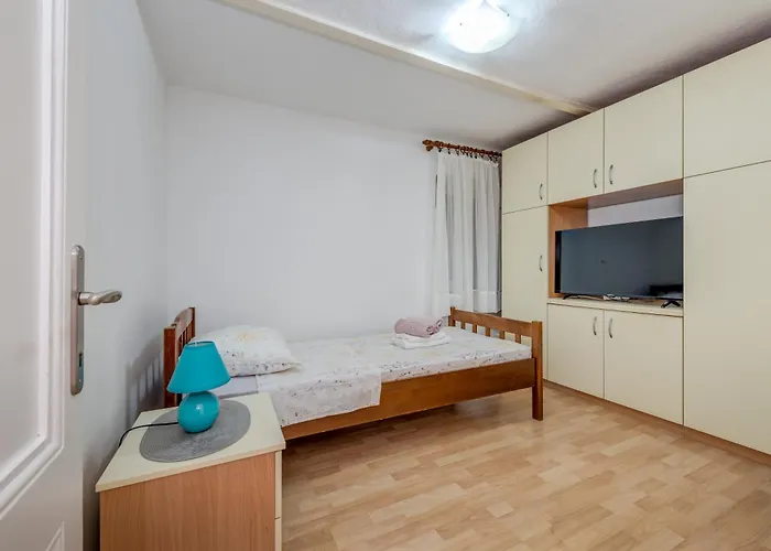 Diocletian's Corner, Three Bedroom Lägenhet