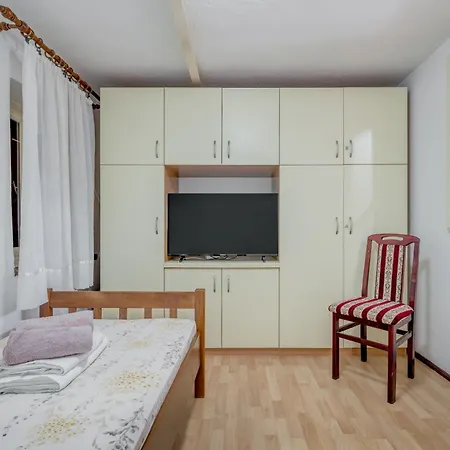 Diocletian's Corner Apartment *