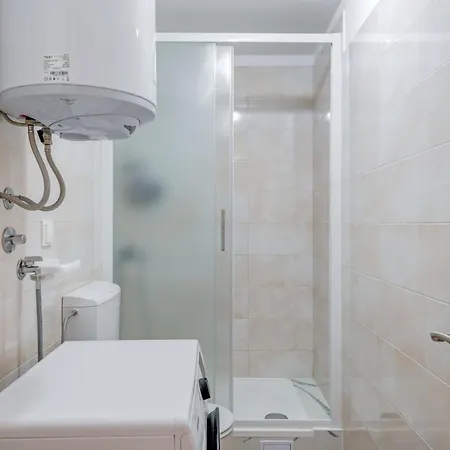 Diocletian's Corner, Three Bedroom