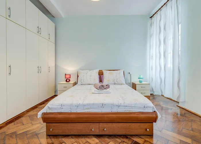 Diocletian's Corner, Three Bedroom Appartement Split